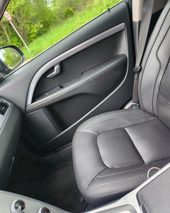 Volvo V70 cena 44900 przebieg: 207000, rok produkcji 2014 z Gdynia małe 106